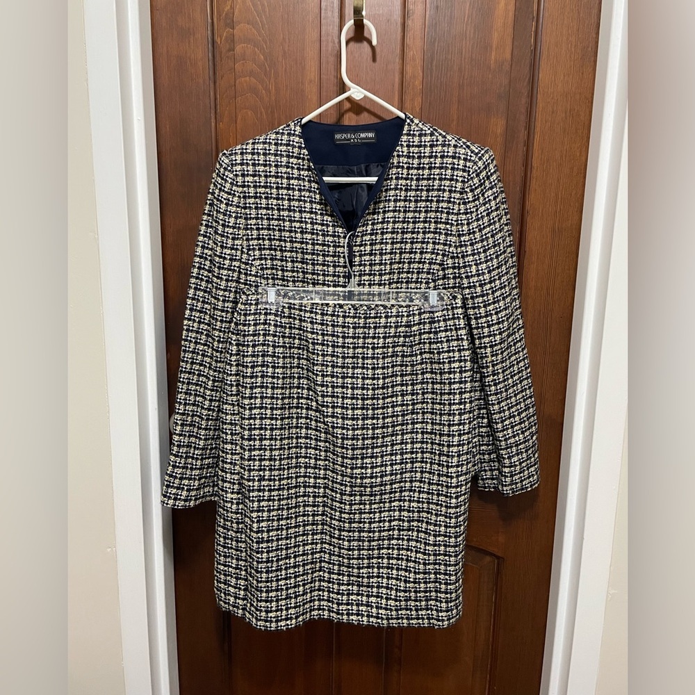Kasper & Company ASL women’s size 10 two piece skirt suit. Textured .